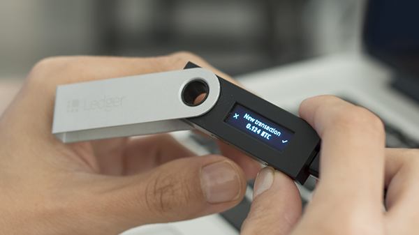 معرفی کیف پول سخت‌افزاری لجر نانو اس (Ledger Nano S)