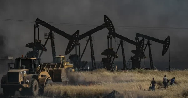 How Much Oil Do Iran and Middle Eastern Countries Produce, and How Much Do They Earn from It